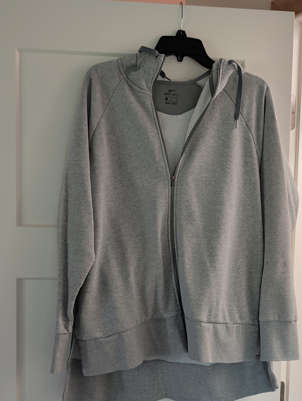 Nike Women’s Light Gray Full-Zip Dri-FIT Hoodie Jacket